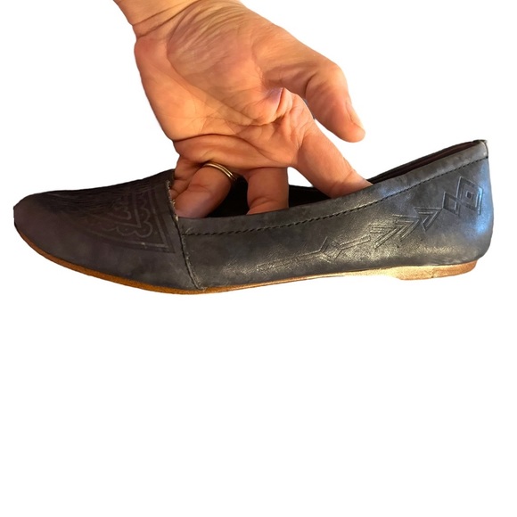 Latigo Shoes - Latino Aztec Leather Flats